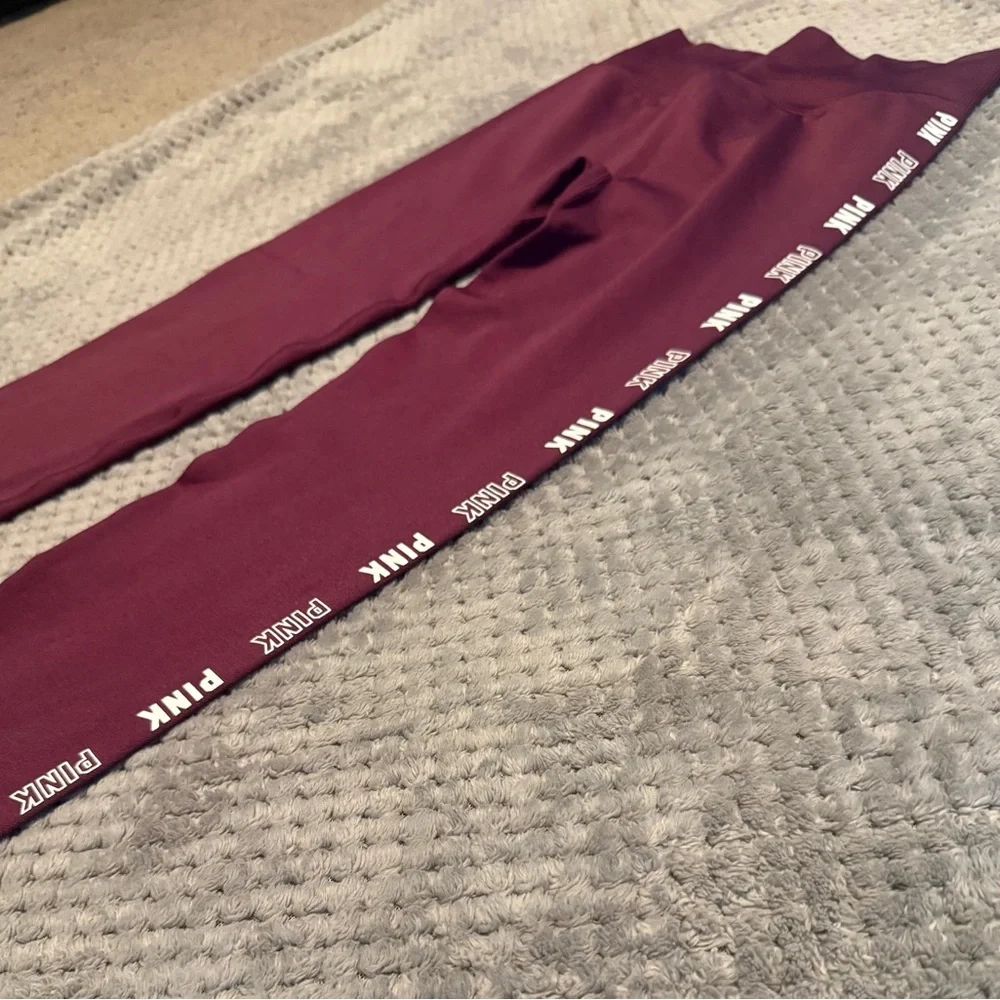 🔥 PINK Active Burgundy High-Rise Logo Leggings (Size Small) - Picture 2 of 6